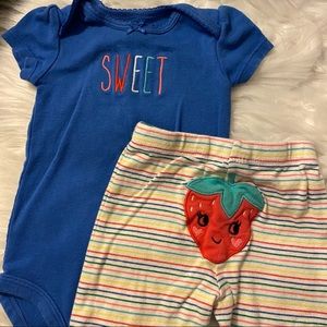 Carter’s Baby Girl 2 piece outfit size 6 month